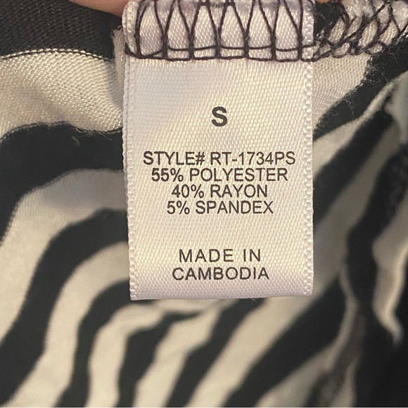 Chic Black Tunic with Elegant Striped Hem - Picture 3 of 4